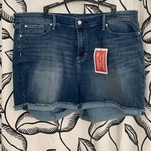 Signature by Levi’s HighRise Jeans Shorts 22